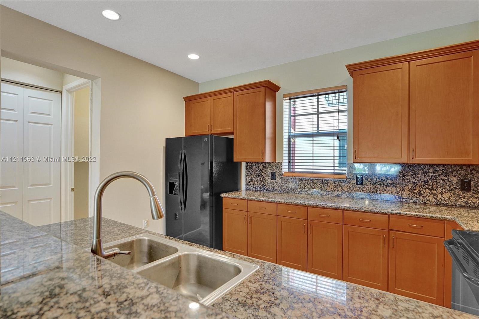 1033 NE 17th Way Unit: 805