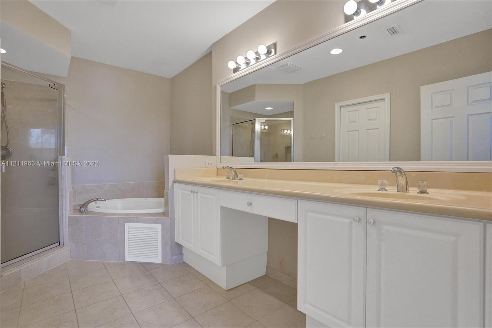 1033 NE 17th Way Unit: 805