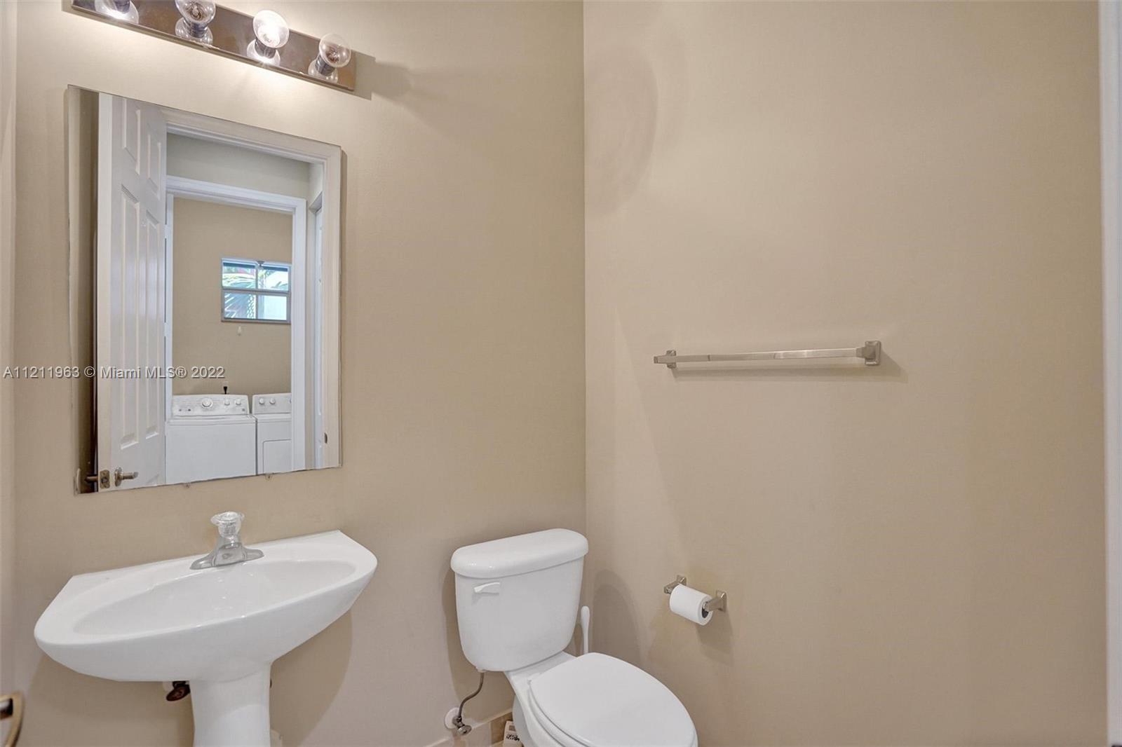 1033 NE 17th Way Unit: 805