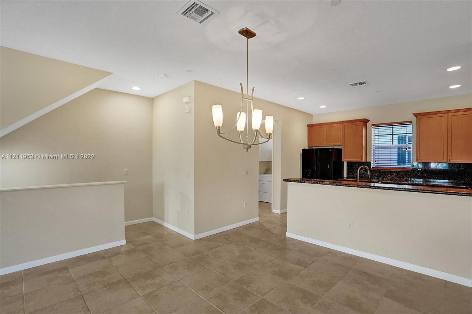 1033 NE 17th Way Unit: 805