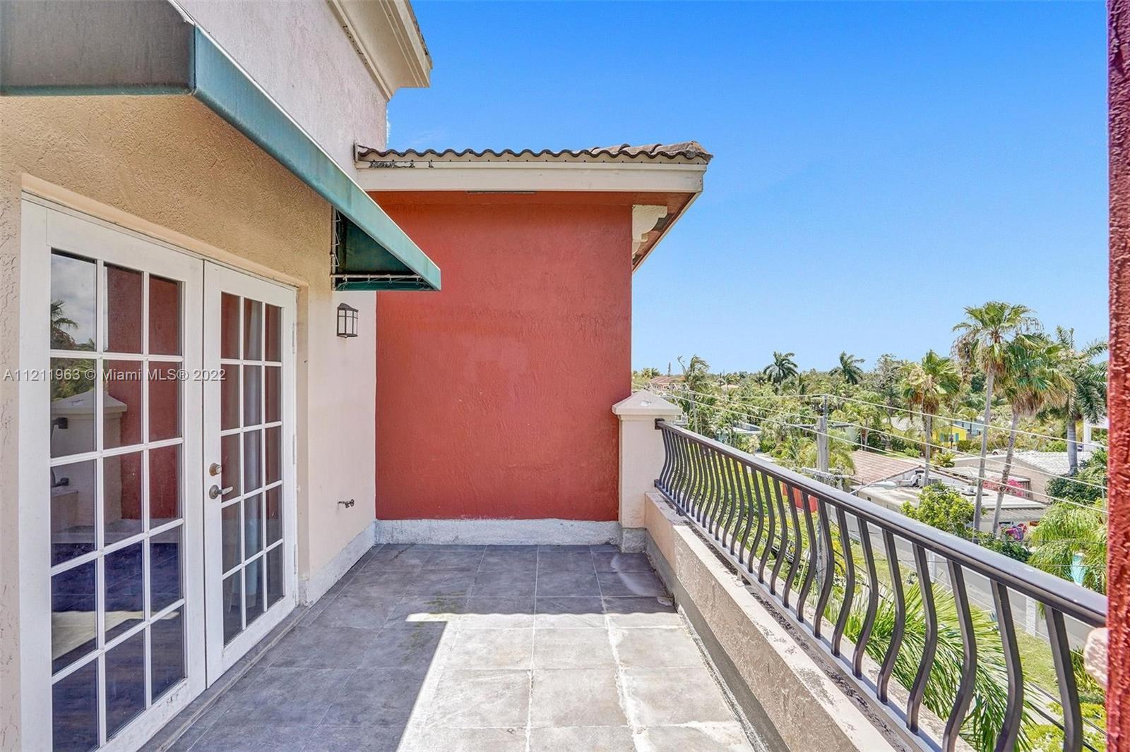 1033 NE 17th Way Unit: 805