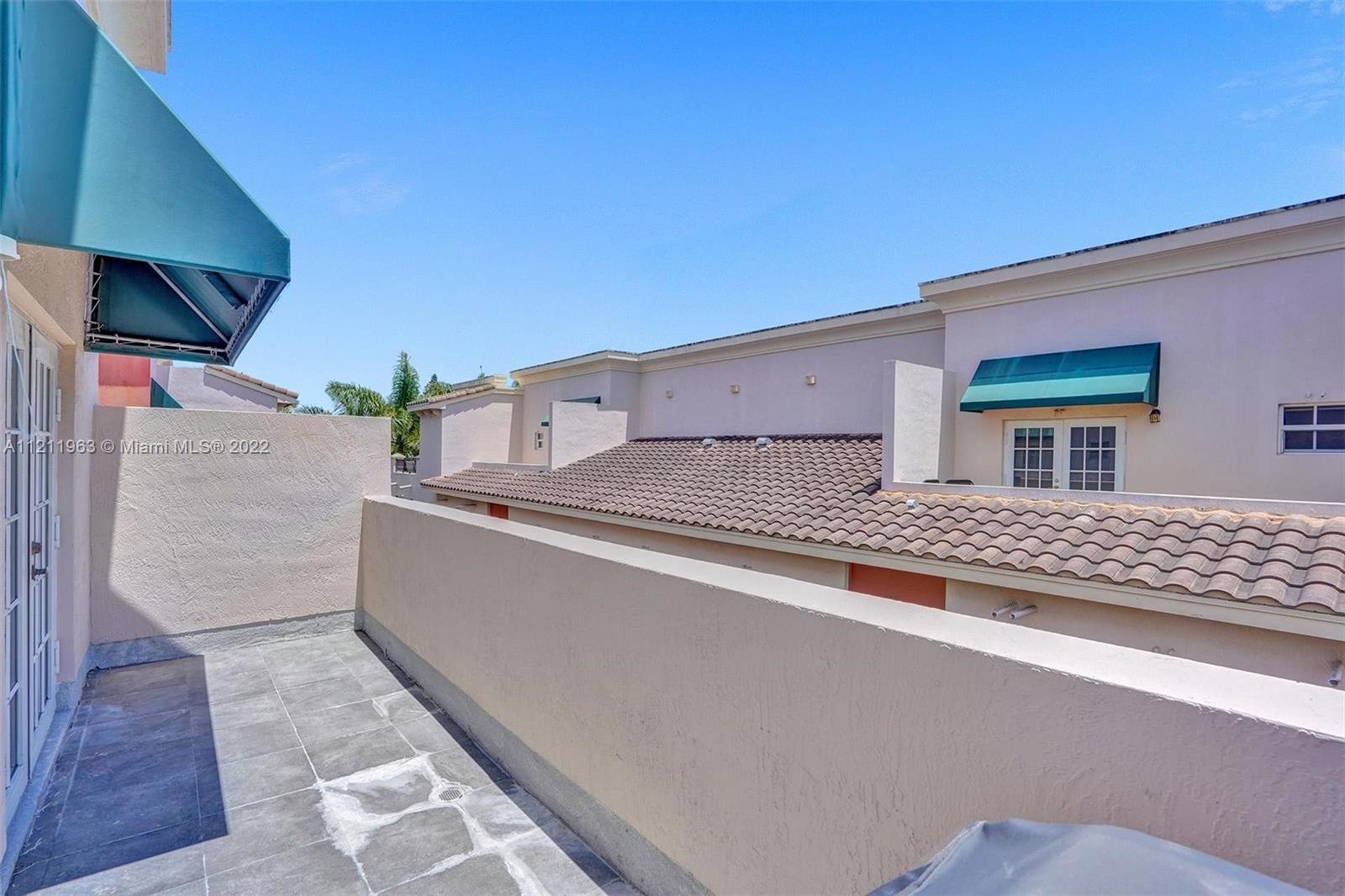 1033 NE 17th Way Unit: 805