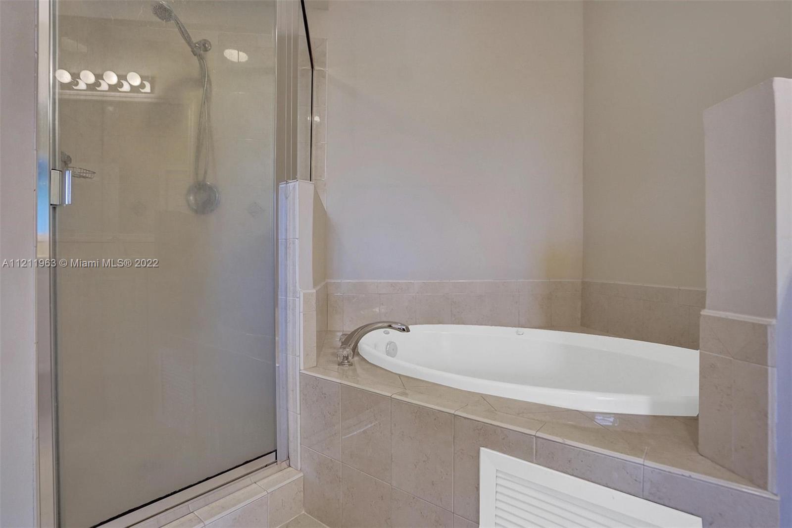 1033 NE 17th Way Unit: 805