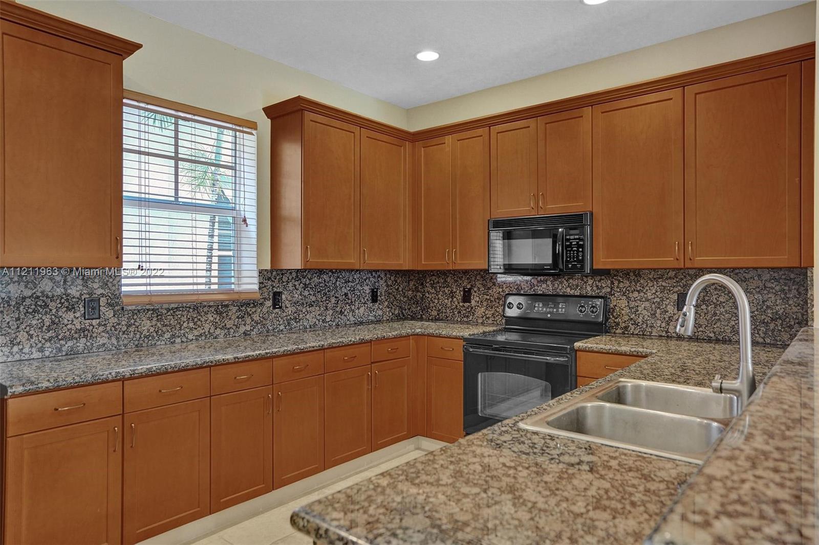 1033 NE 17th Way Unit: 805