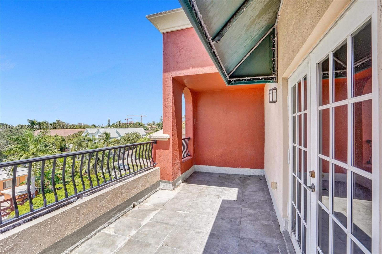 1033 NE 17th Way Unit: 805