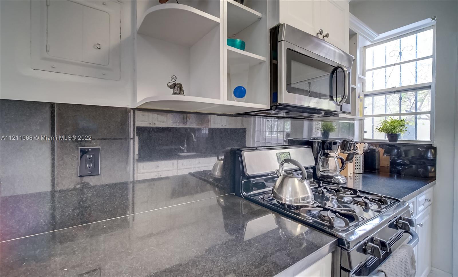 825 Jefferson Ave Unit: 2