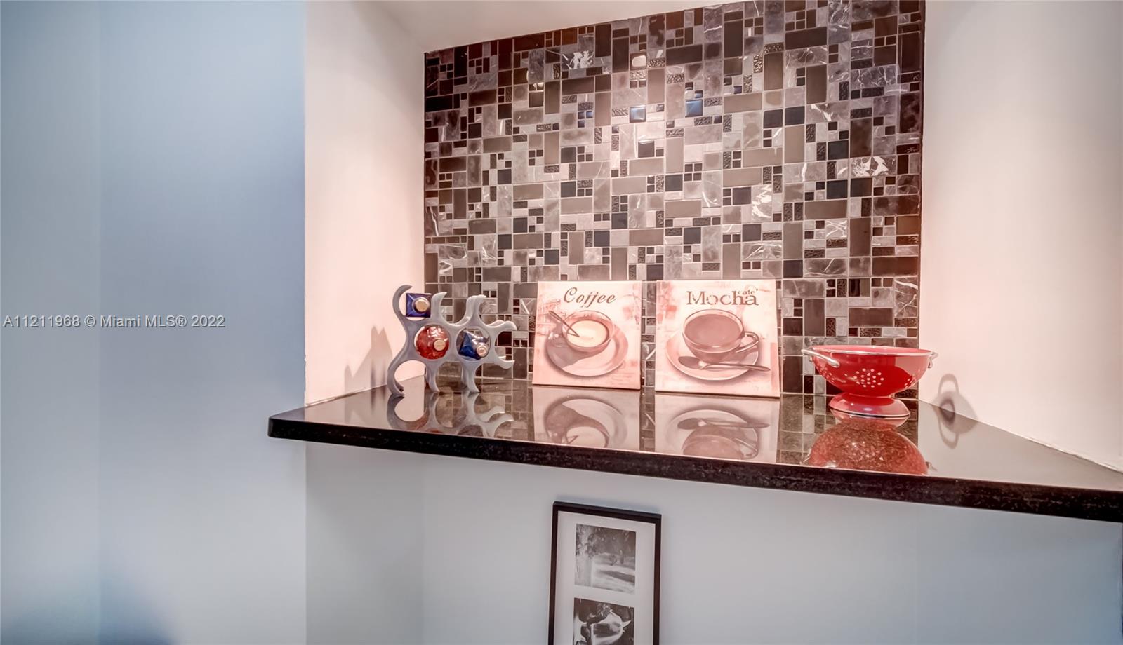 825 Jefferson Ave Unit: 2