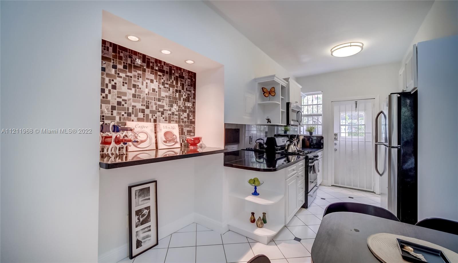 825 Jefferson Ave Unit: 2