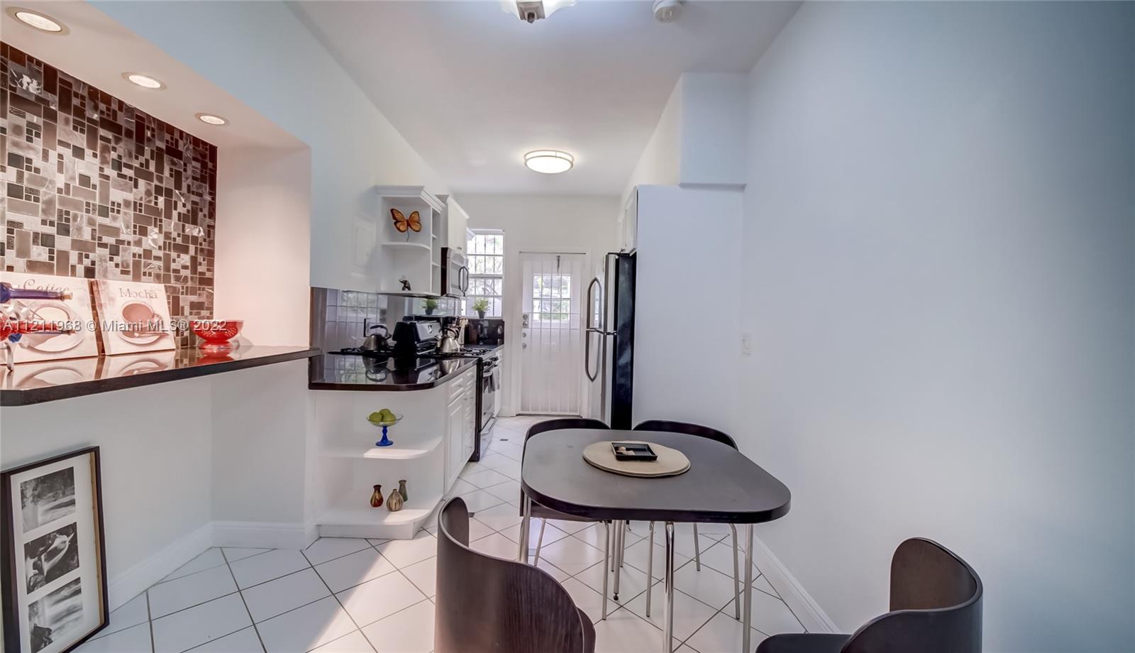 825 Jefferson Ave Unit: 2