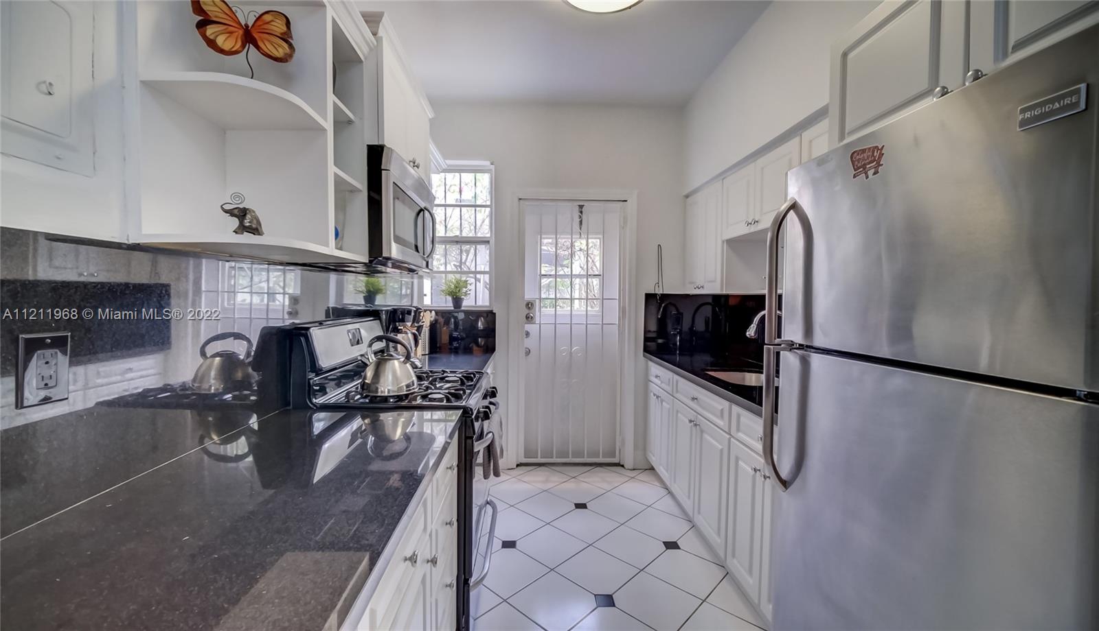 825 Jefferson Ave Unit: 2
