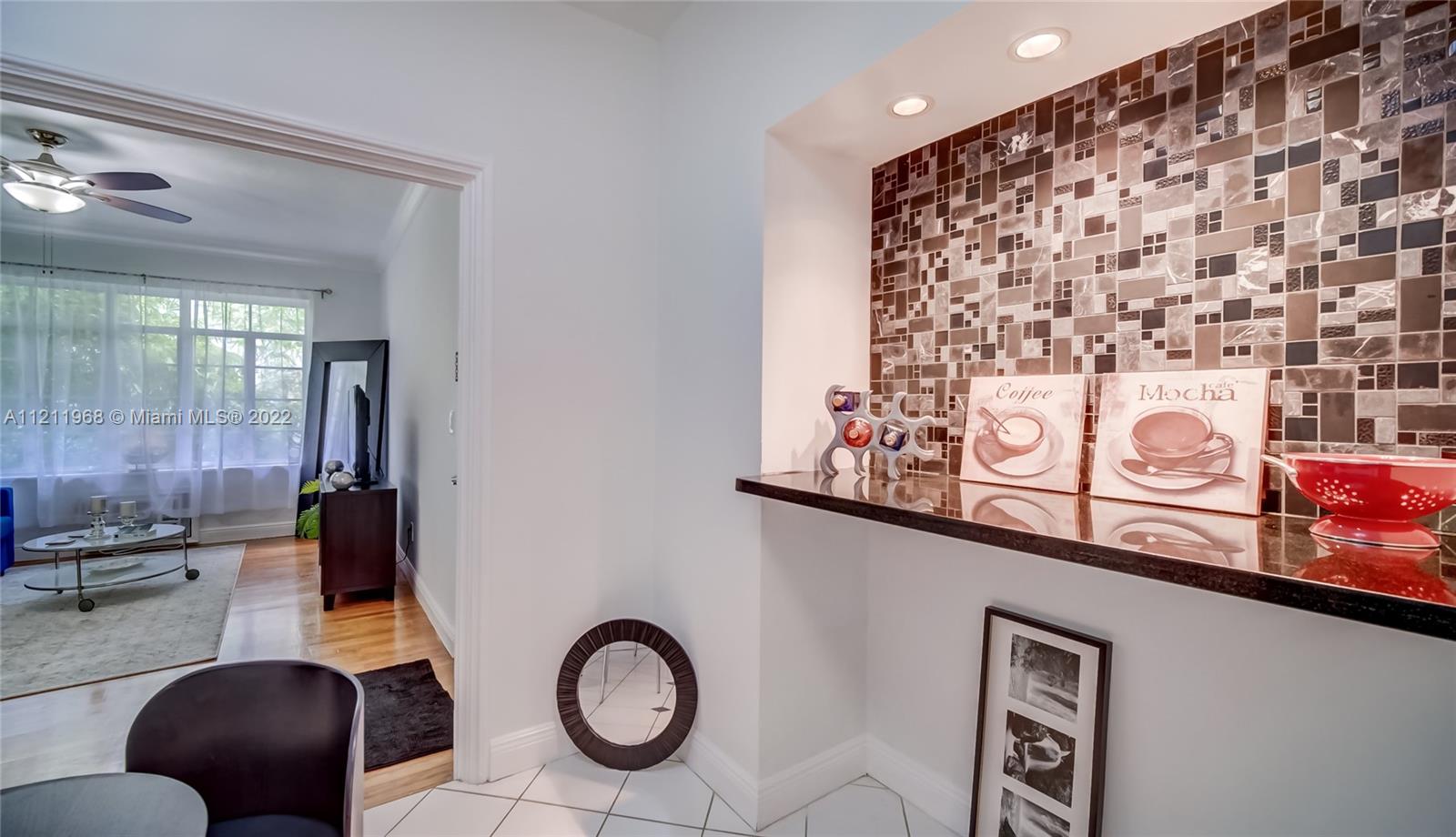 825 Jefferson Ave Unit: 2