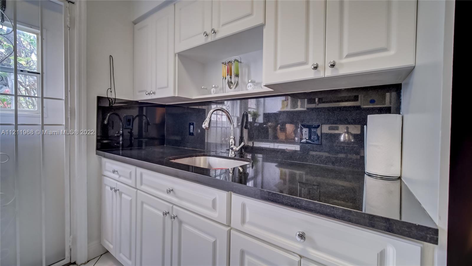825 Jefferson Ave Unit: 2