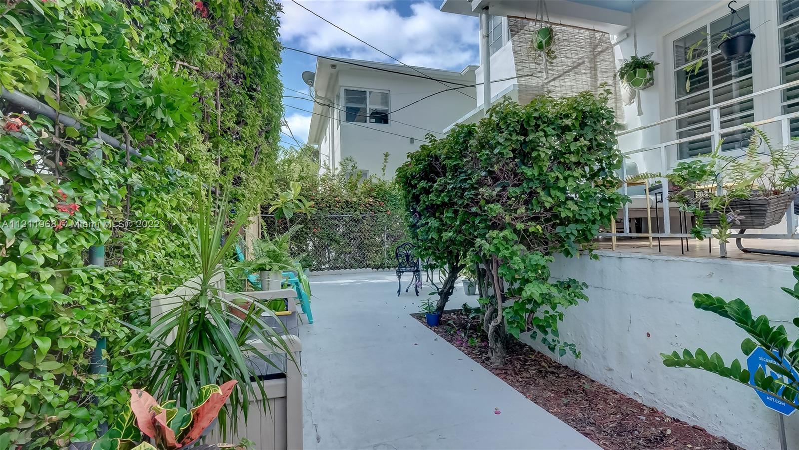 825 Jefferson Ave Unit: 2