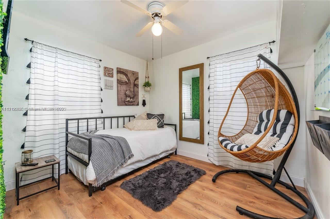 1606 NW 4th Ave Unit: -