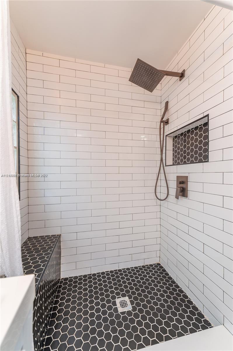 1606 NW 4th Ave Unit: -