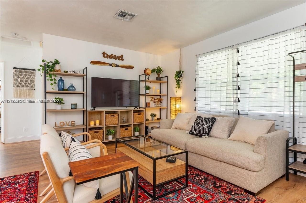 1606 NW 4th Ave Unit: -