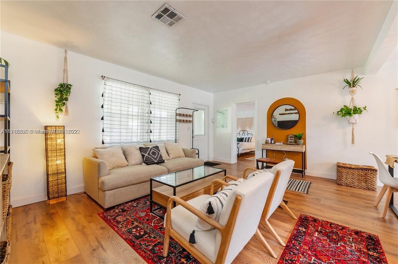 1606 NW 4th Ave Unit: -