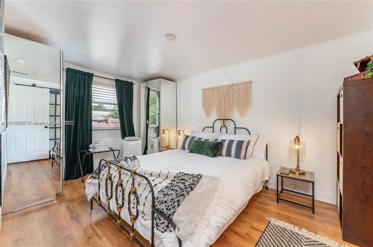 1606 NW 4th Ave Unit: -