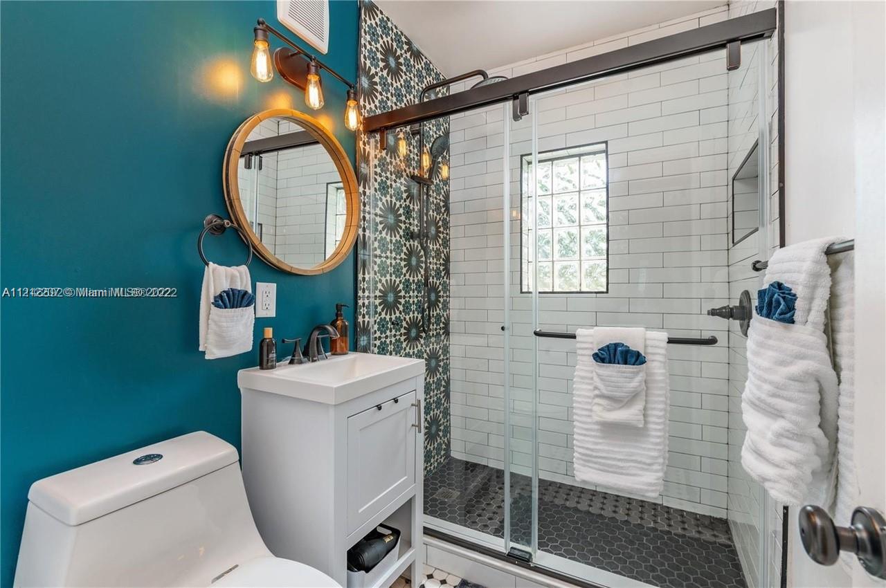 1606 NW 4th Ave Unit: -