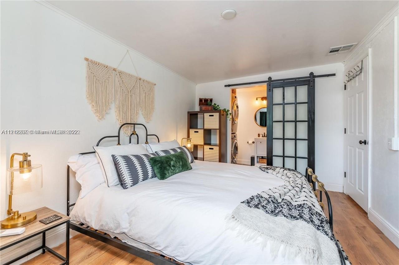 1606 NW 4th Ave Unit: -