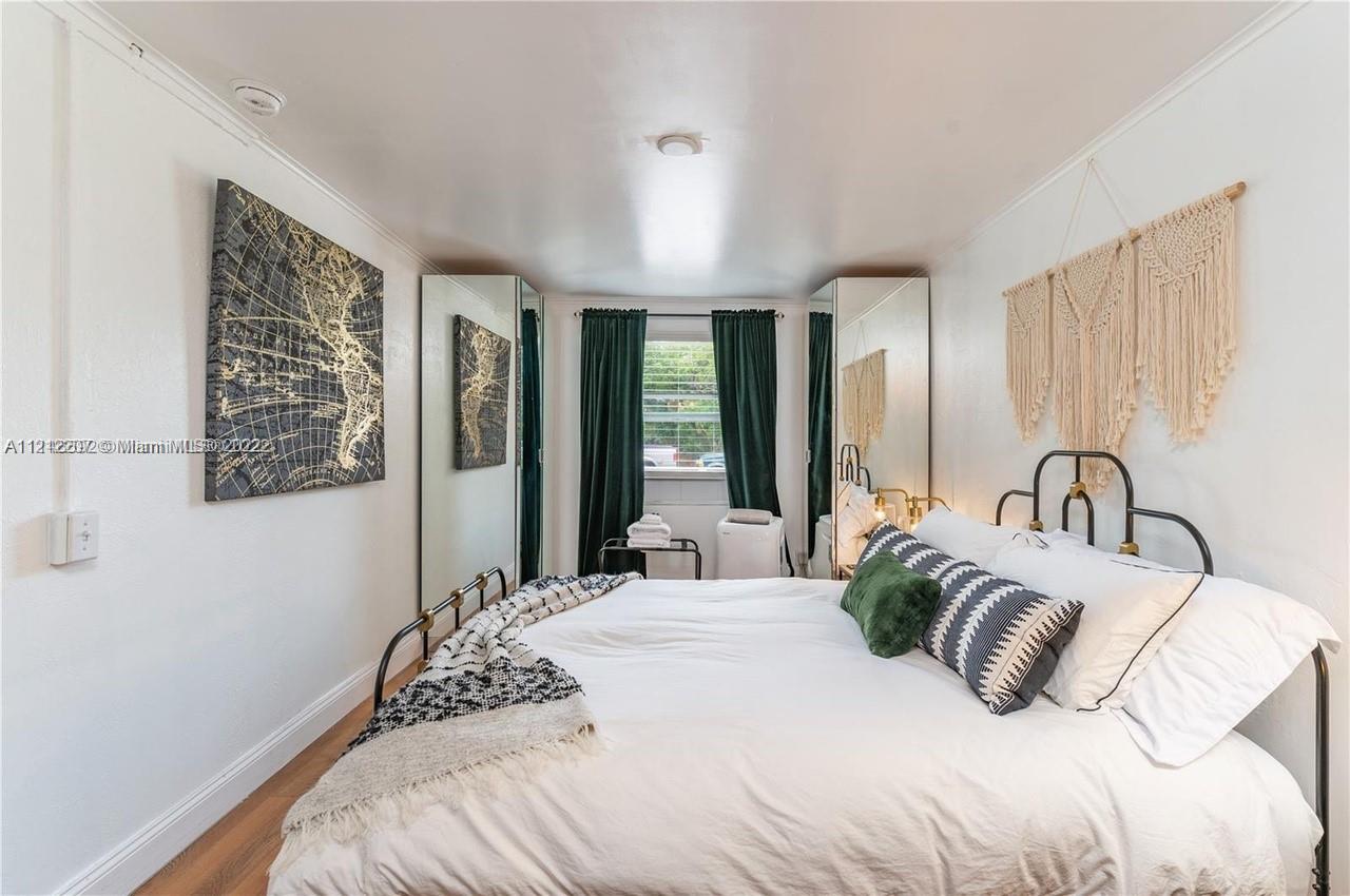 1606 NW 4th Ave Unit: -