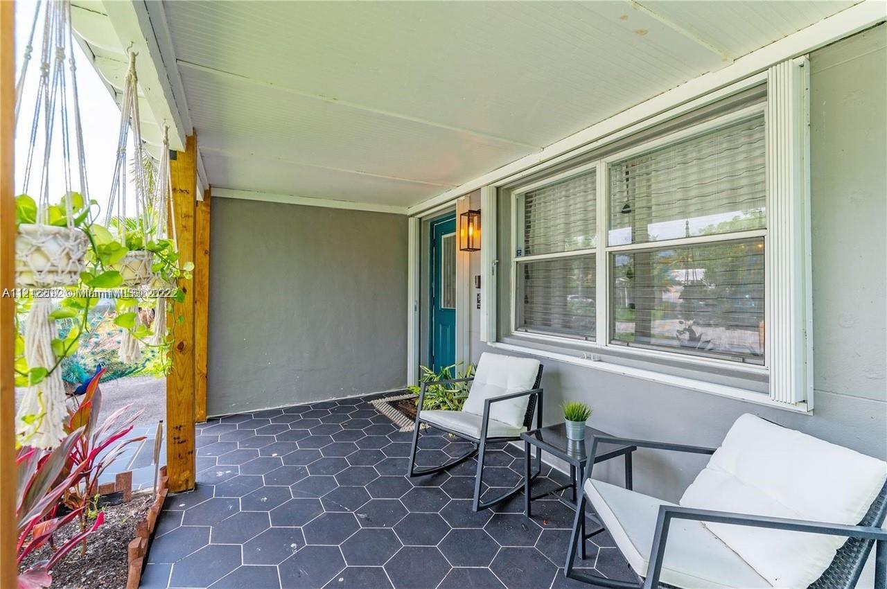 1606 NW 4th Ave Unit: -
