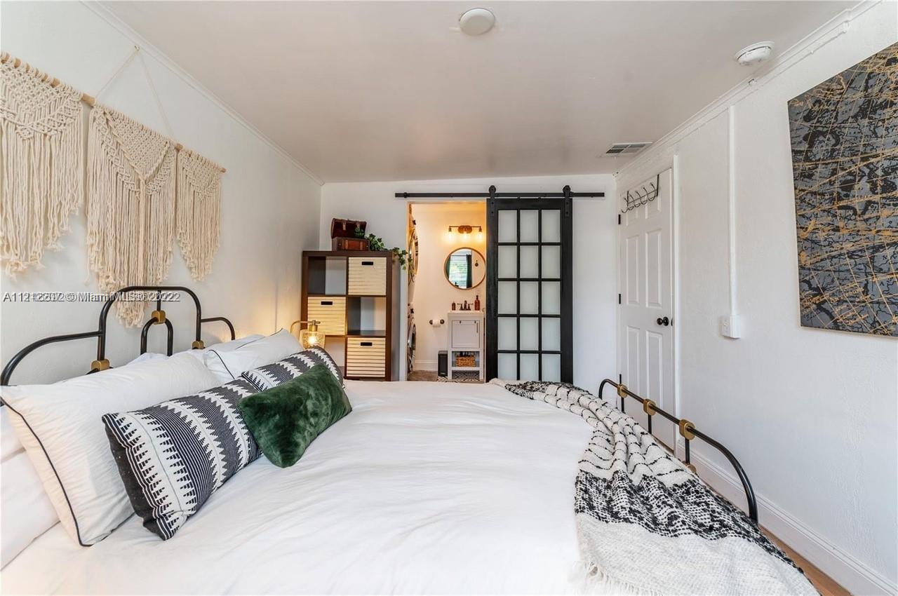 1606 NW 4th Ave Unit: -