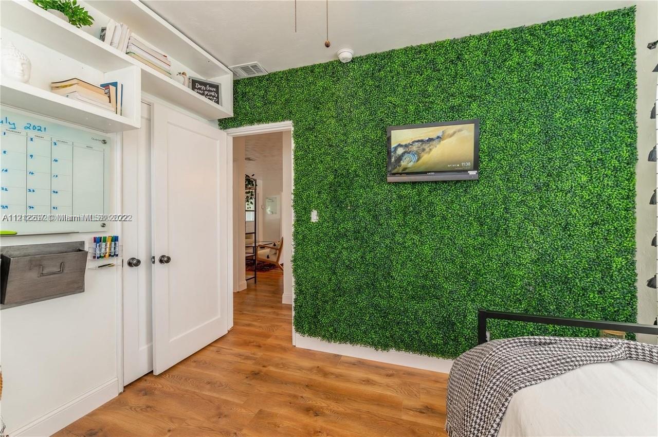 1606 NW 4th Ave Unit: -