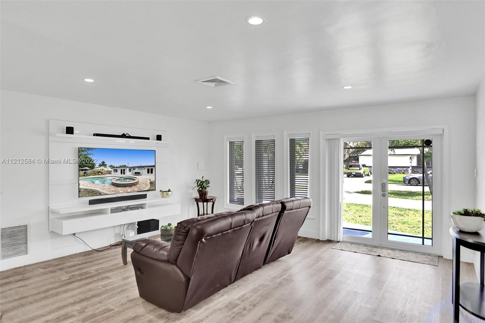 664 NW 30th Ct