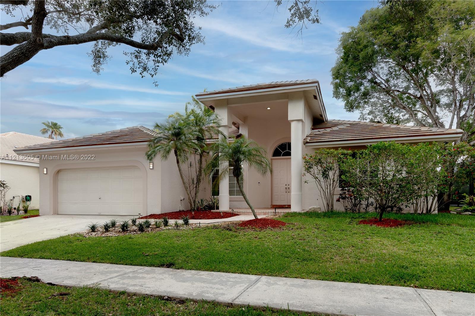 2884 Oakbrook Dr
