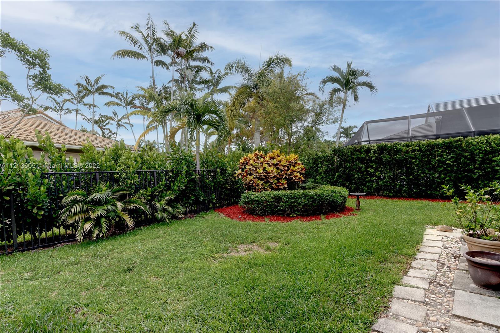 2884 Oakbrook Dr