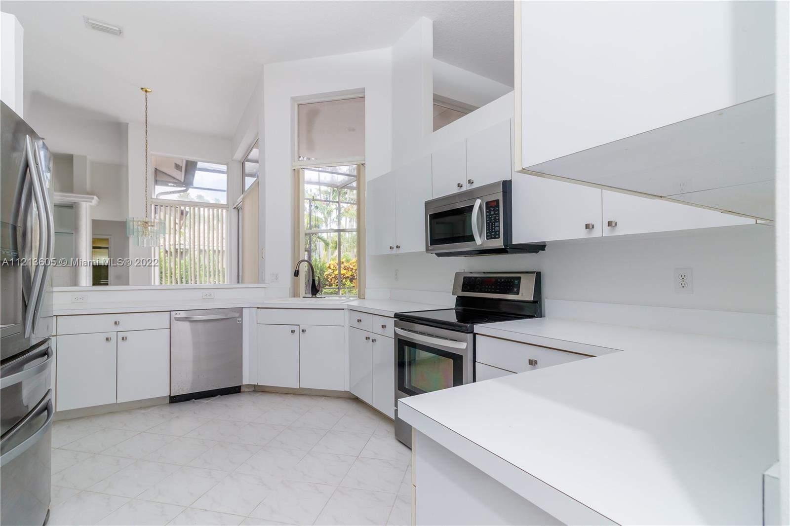 2884 Oakbrook Dr