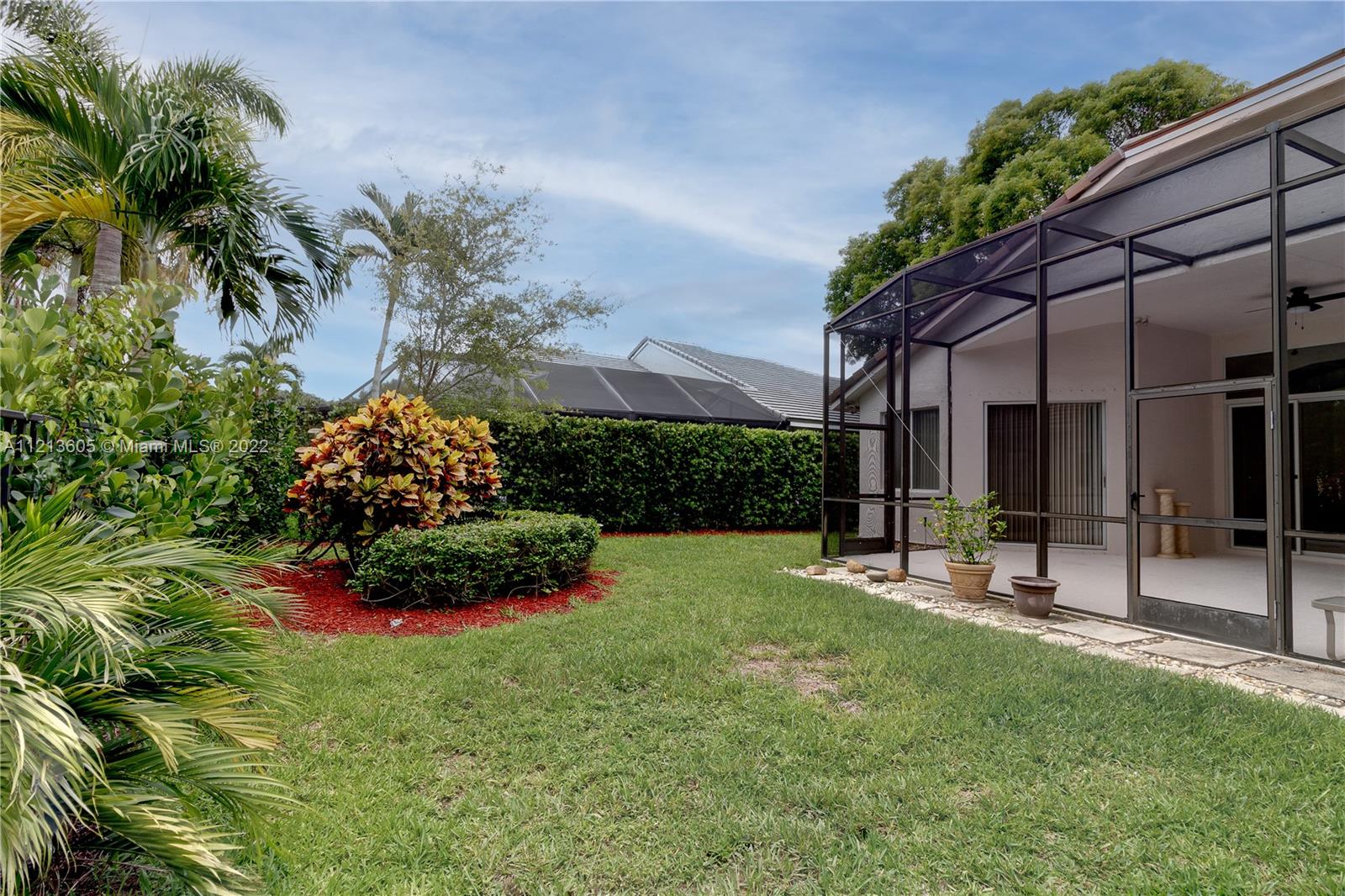 2884 Oakbrook Dr