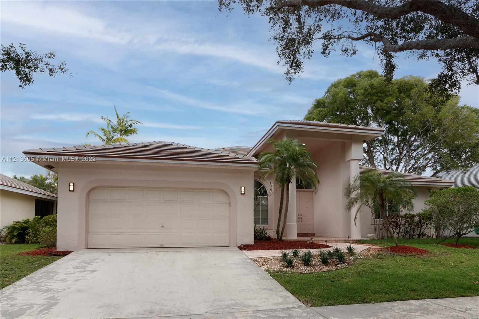 2884 Oakbrook Dr