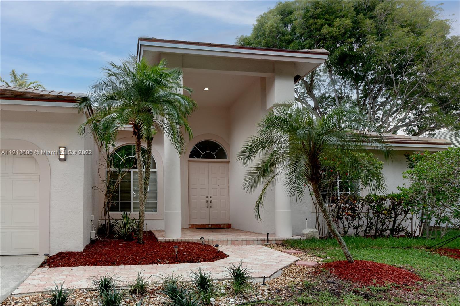 2884 Oakbrook Dr