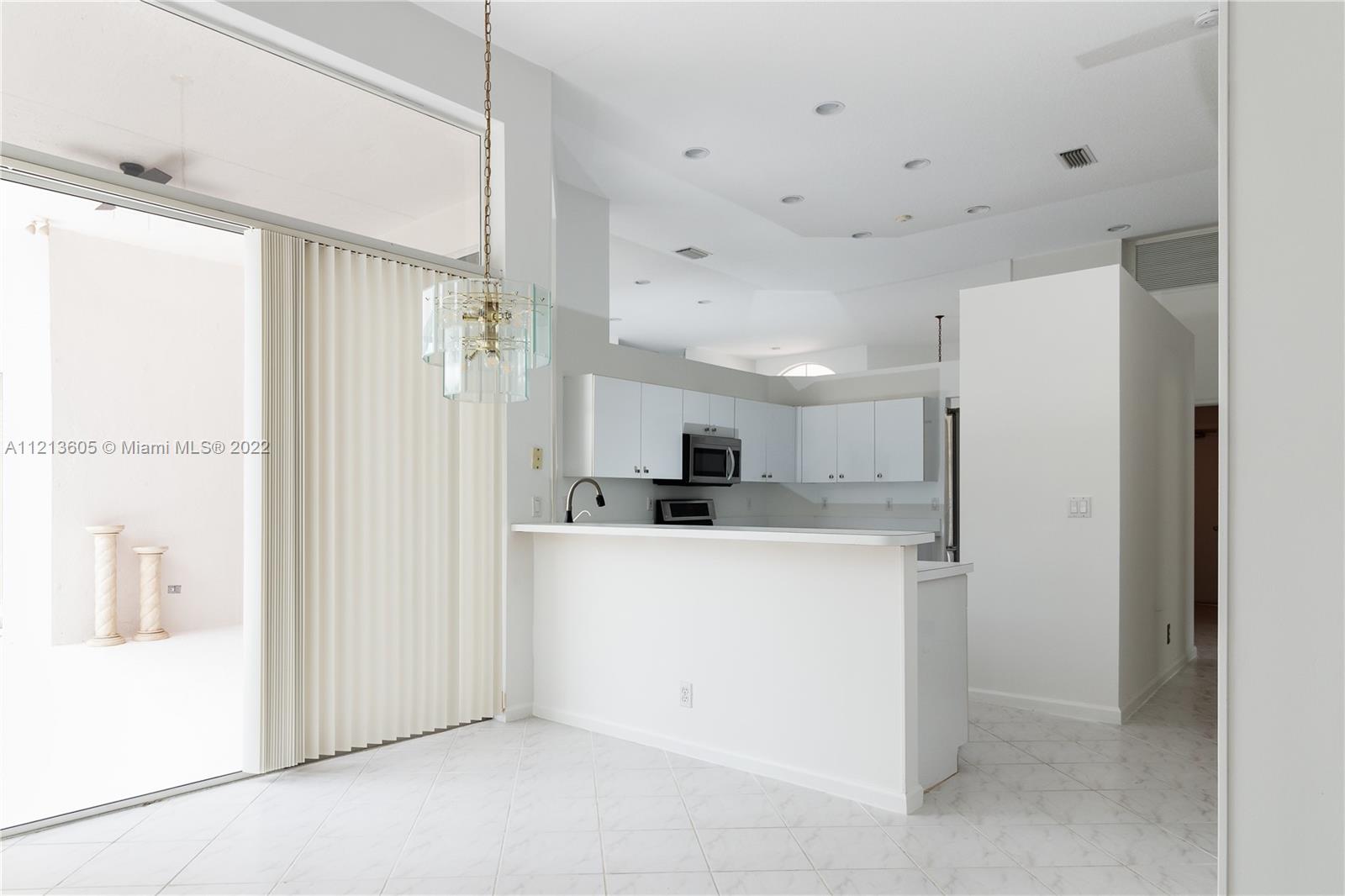 2884 Oakbrook Dr
