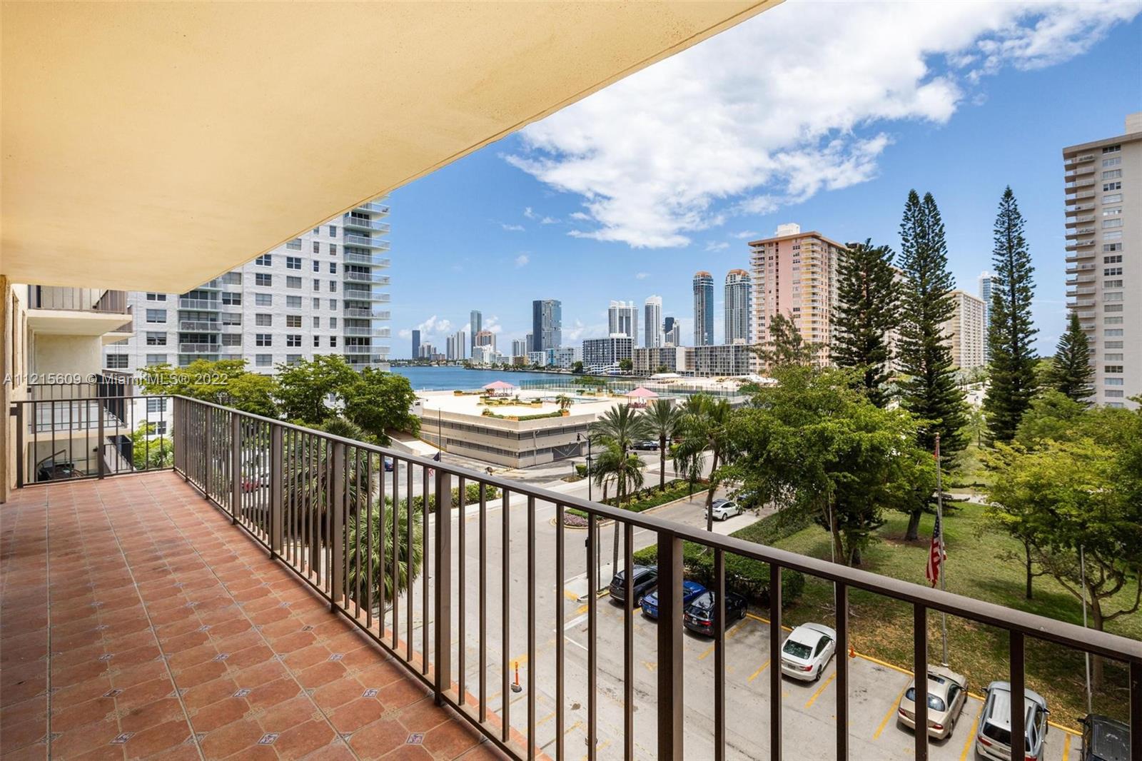 290 174th St Unit: 612