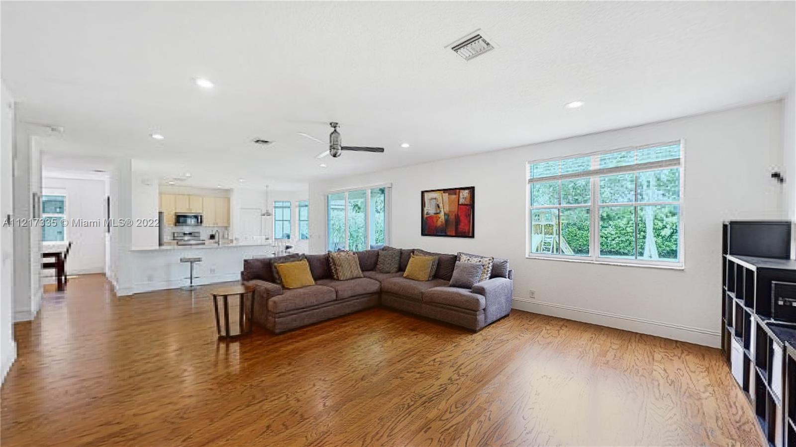 620 Honeysuckle Ln