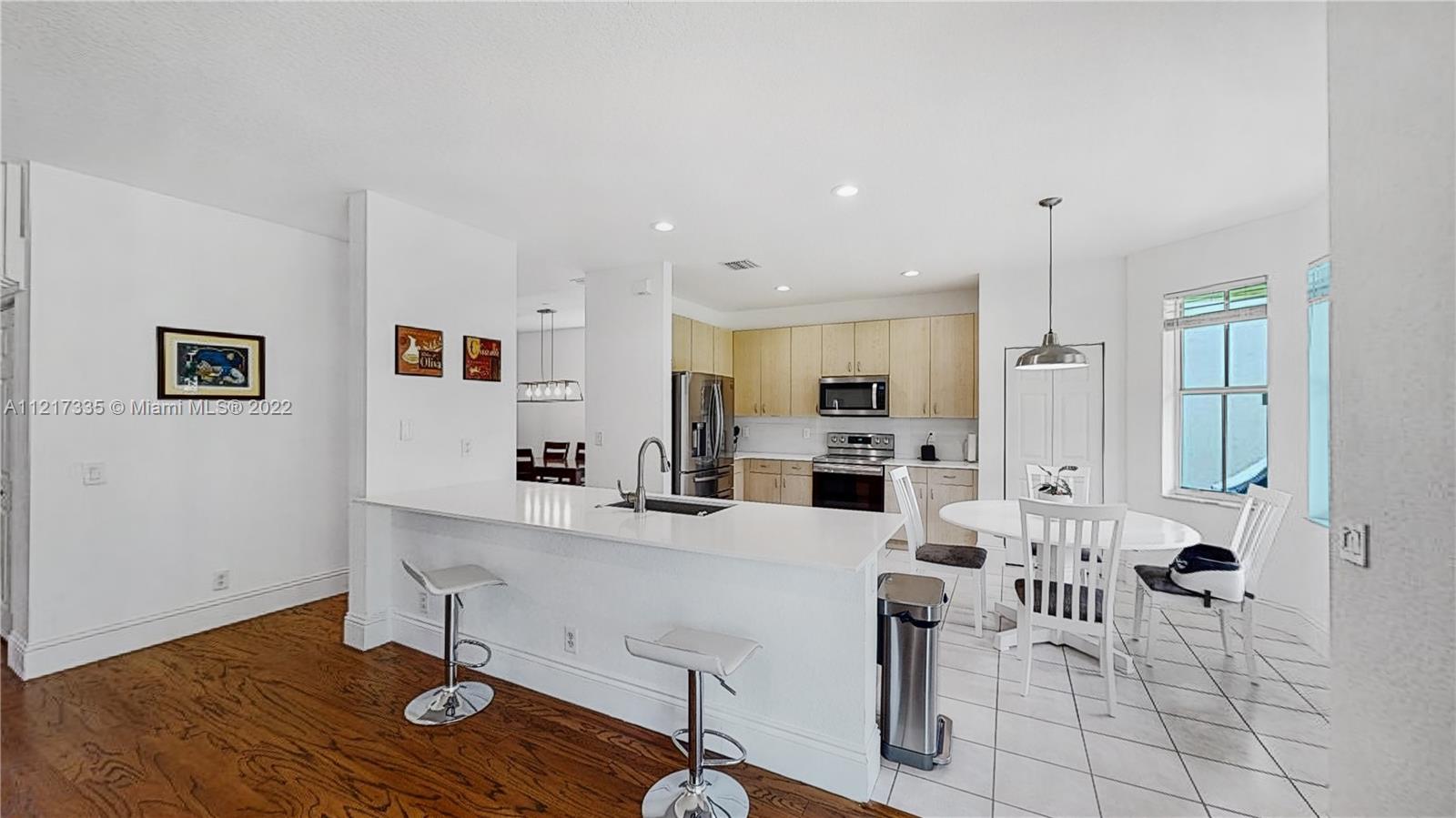 620 Honeysuckle Ln