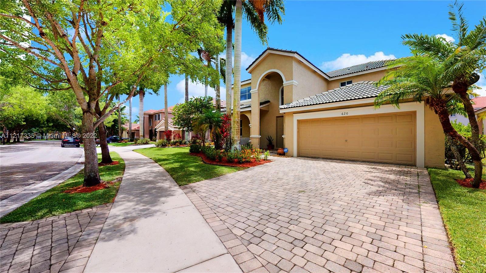 620 Honeysuckle Ln