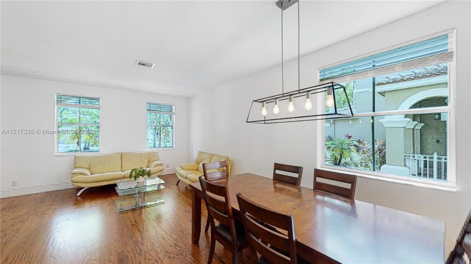 620 Honeysuckle Ln