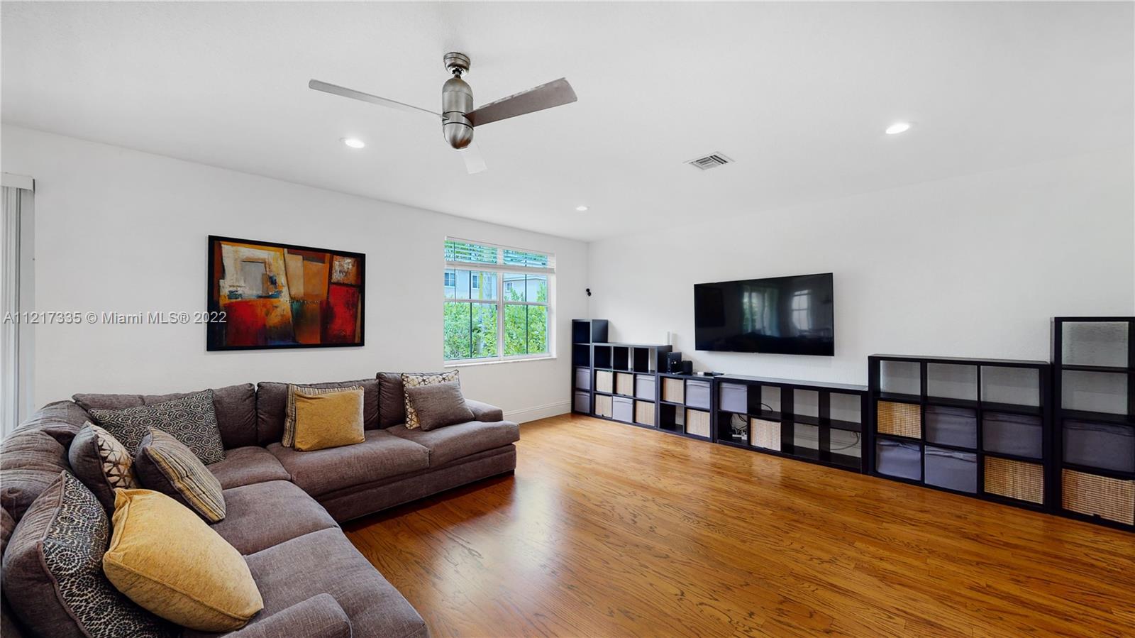 620 Honeysuckle Ln