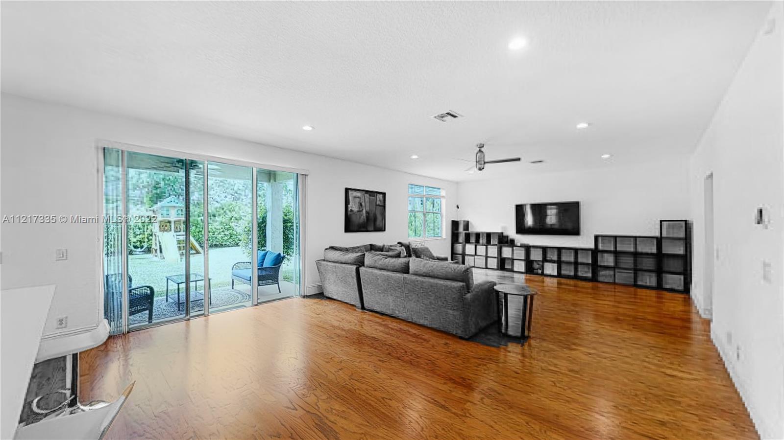 620 Honeysuckle Ln