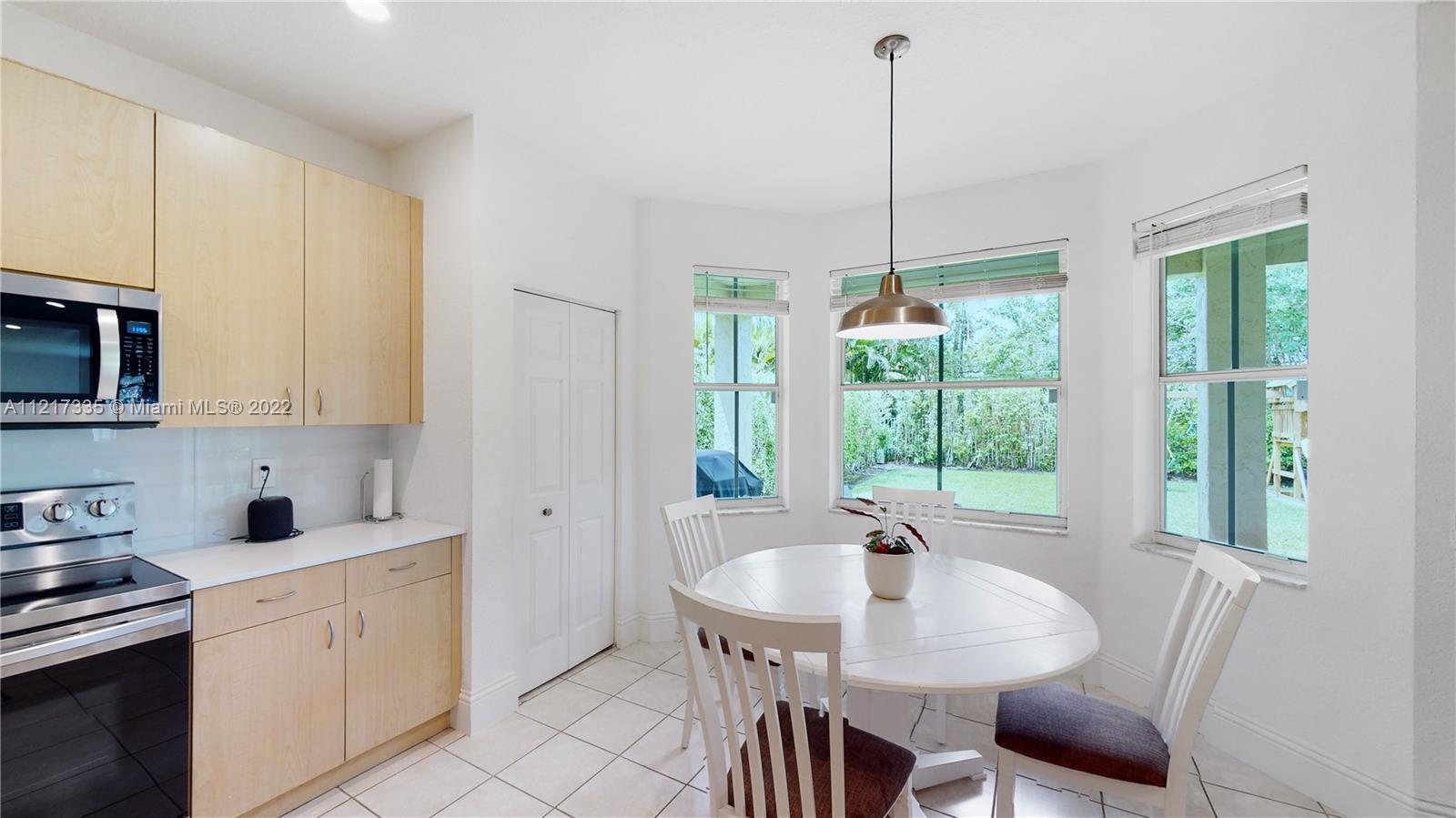 620 Honeysuckle Ln