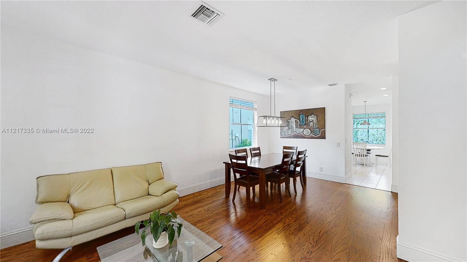 620 Honeysuckle Ln