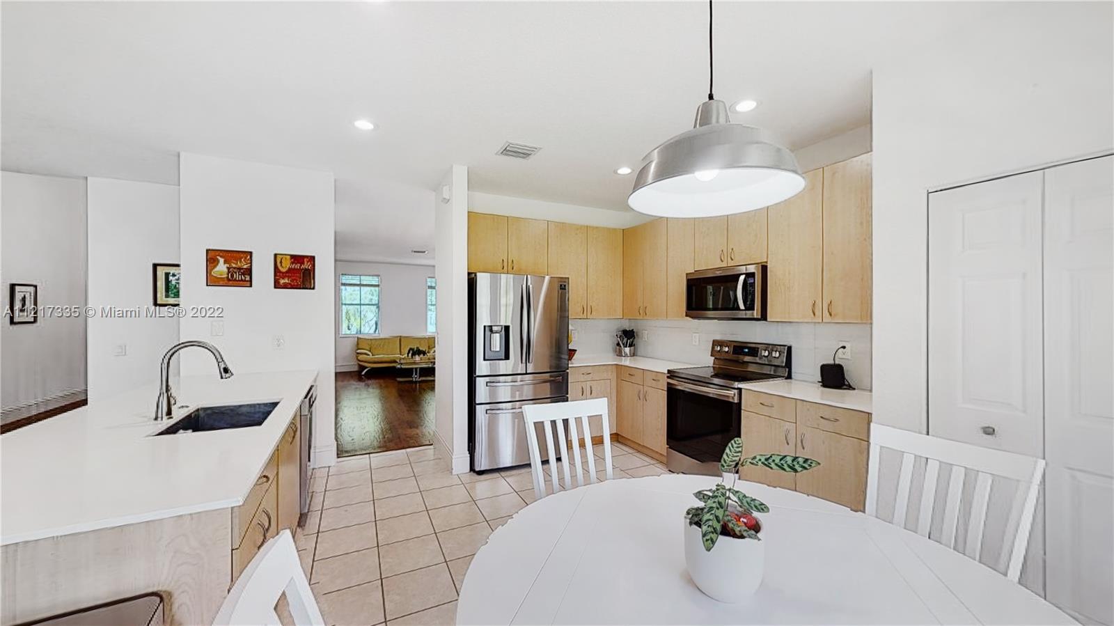 620 Honeysuckle Ln