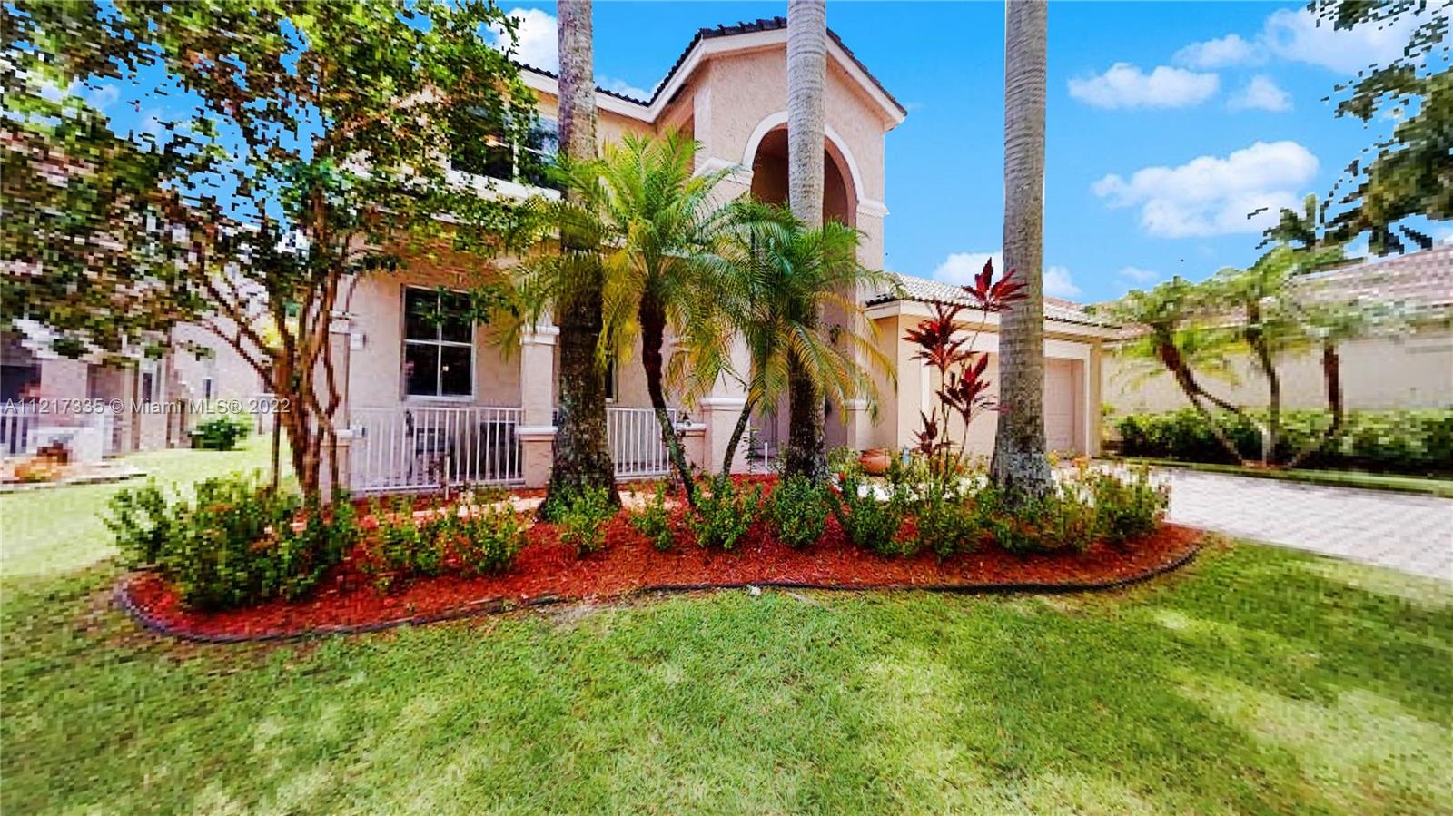620 Honeysuckle Ln