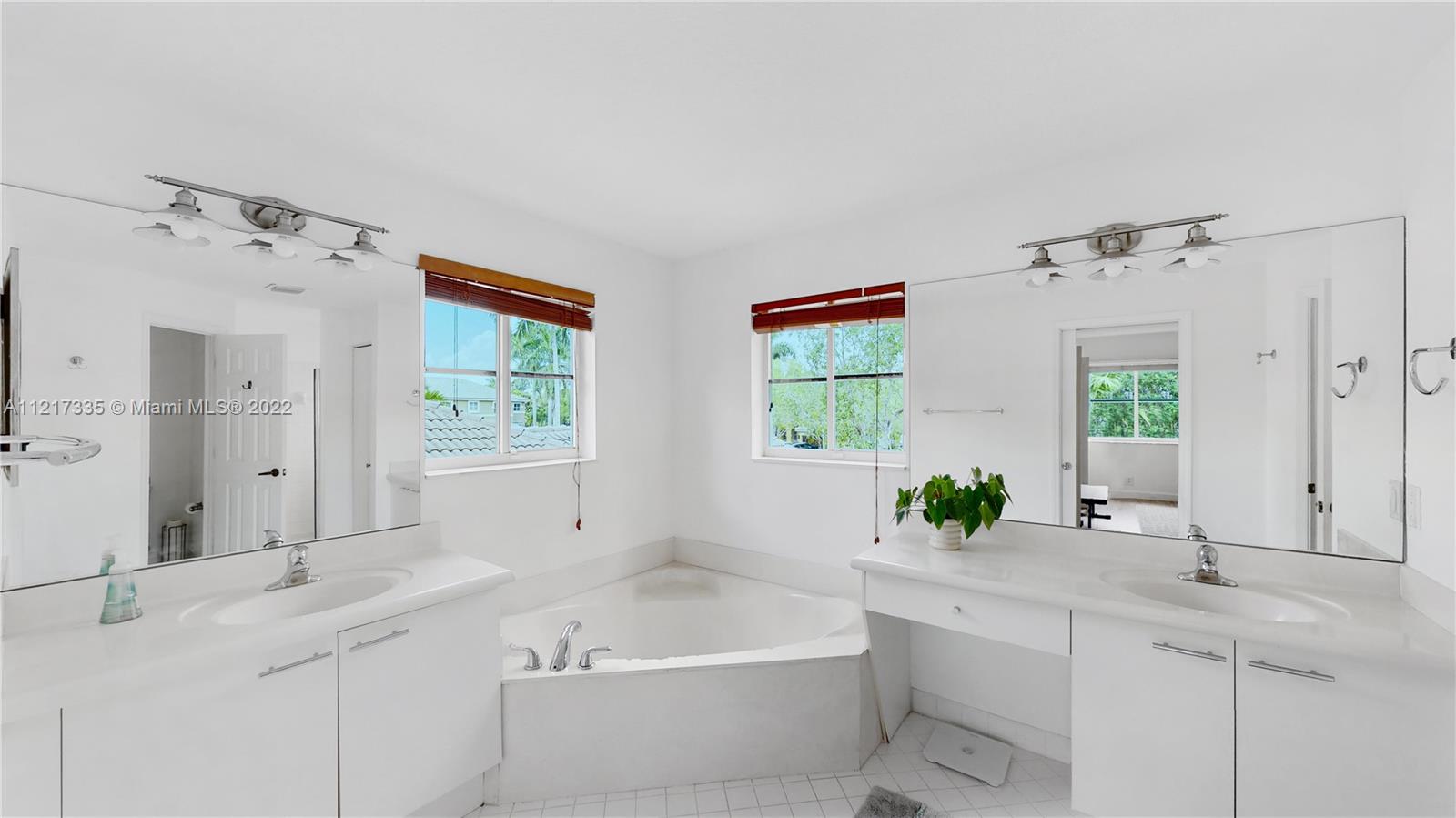 620 Honeysuckle Ln