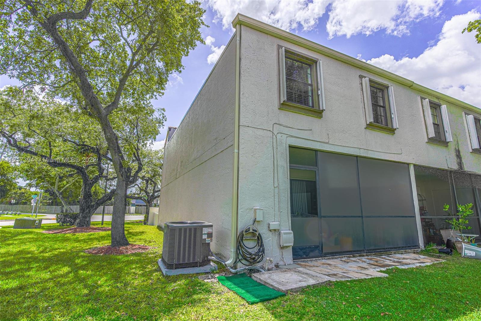 9439 NW 42nd St Unit: 9439