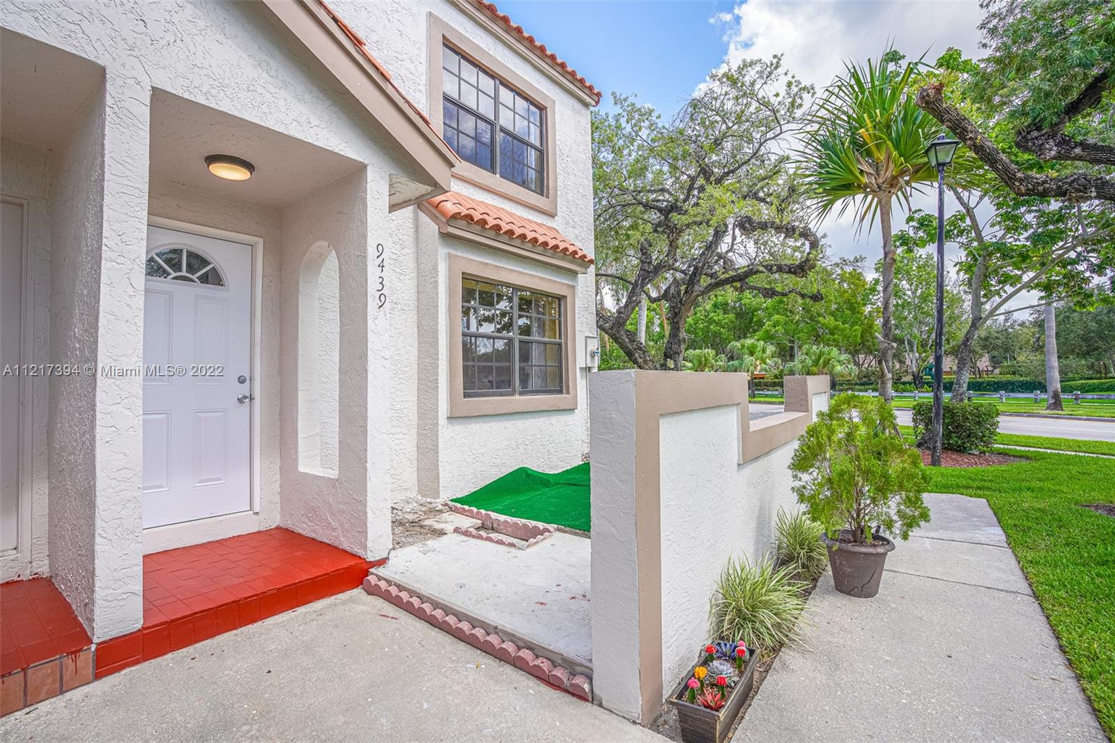 9439 NW 42nd St Unit: 9439